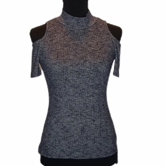 Vivance Tops - Cold Shoulder Vivace Top.       362